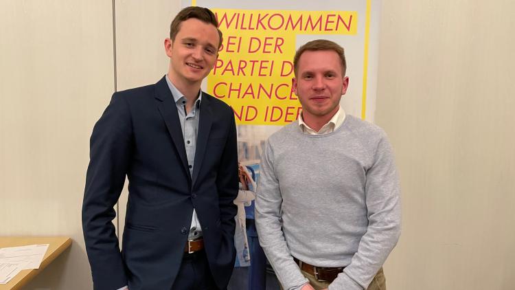 Landtagskandidaten Nick Nalewaja und Helge Gülzau